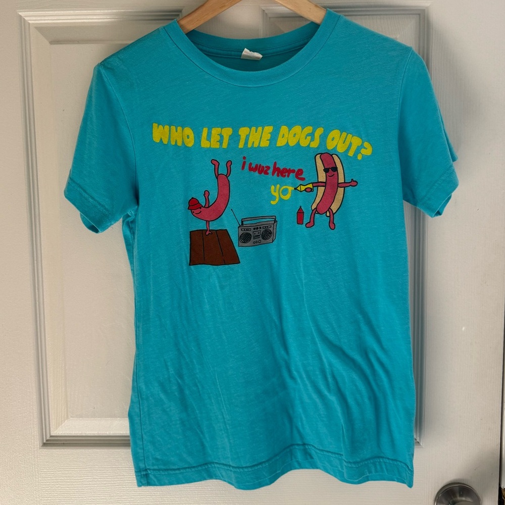Loyal Army tshirt breakdancing hot dogs Who Let dogs out 00’s retro USA raygun